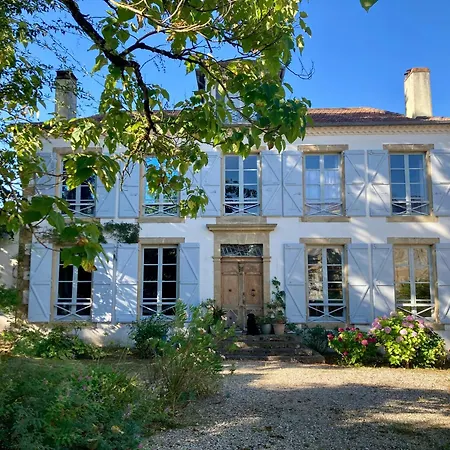 Maison Des Freres Leglise ヴィラ